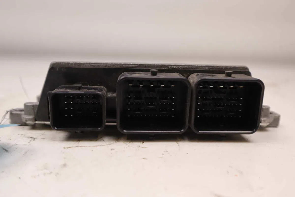 Calculateur moteur Peugeot 208 I (CA_, CC_) 1.2 vti 82 (2012) occasion