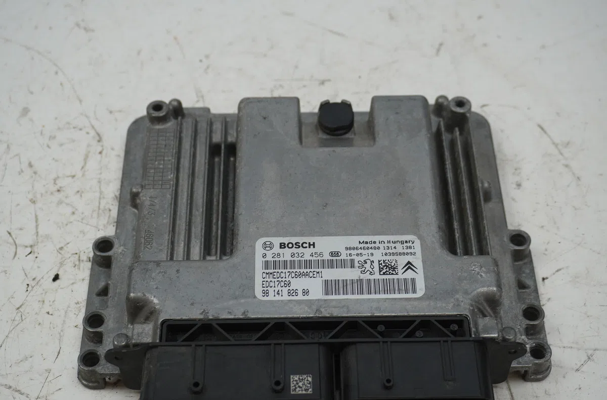 Calculateur moteur Peugeot 208 I (CA_, CC_) 1.6 bluehdi 100 (2015) 5 portes occasion — photo 3
