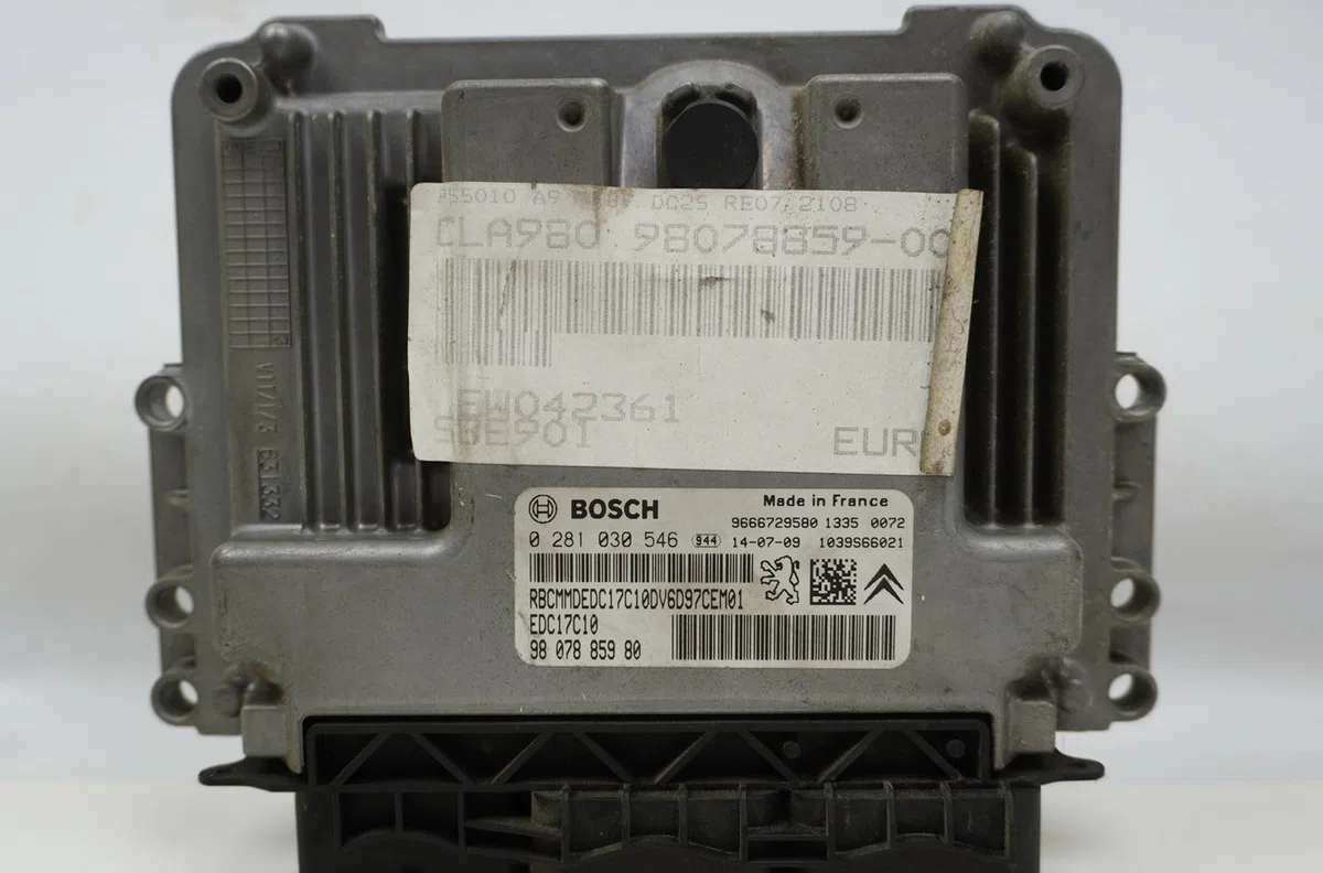 Calculateur moteur Peugeot 208 I (CA_, CC_) 1.6 hdi (2012) 5 portes occasion