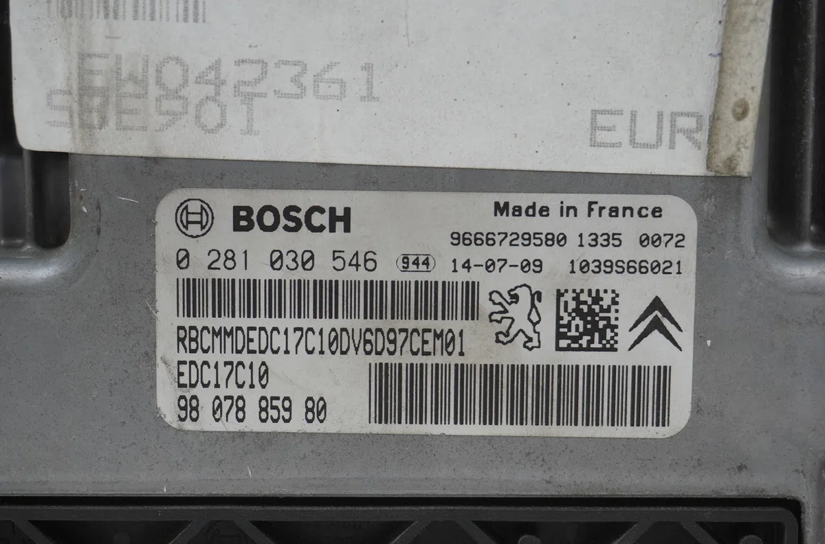 Calculateur moteur Peugeot 208 I (CA_, CC_) 1.6 hdi (2012) 5 portes occasion — photo 2