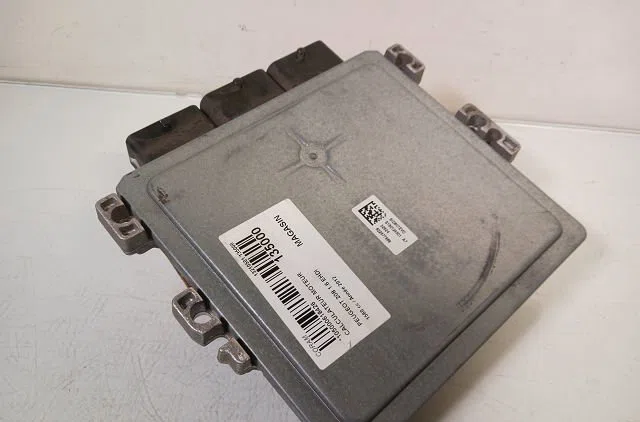 Calculateur moteur Peugeot 208 I (CA_, CC_) 1.6 hdi (2012) occasion — photo 2