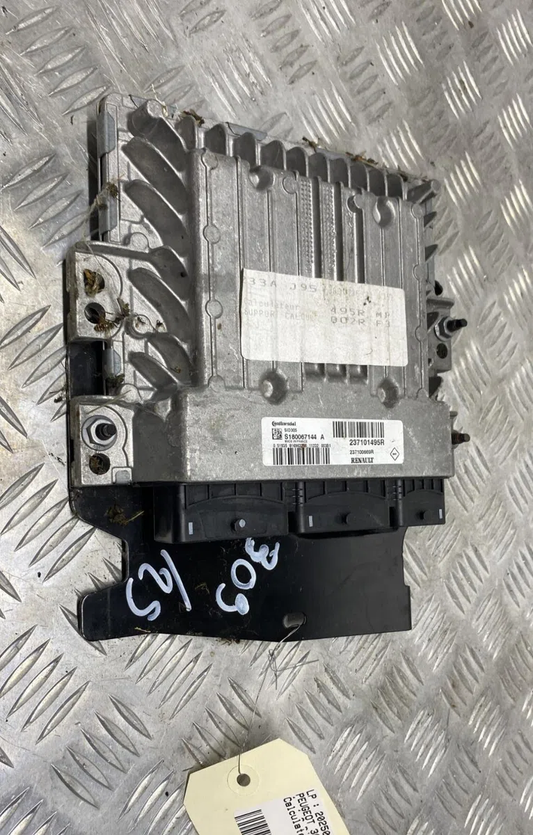 Calculateur moteur PEUGEOT 3008 1 PHASE 1 occasion — photo 3