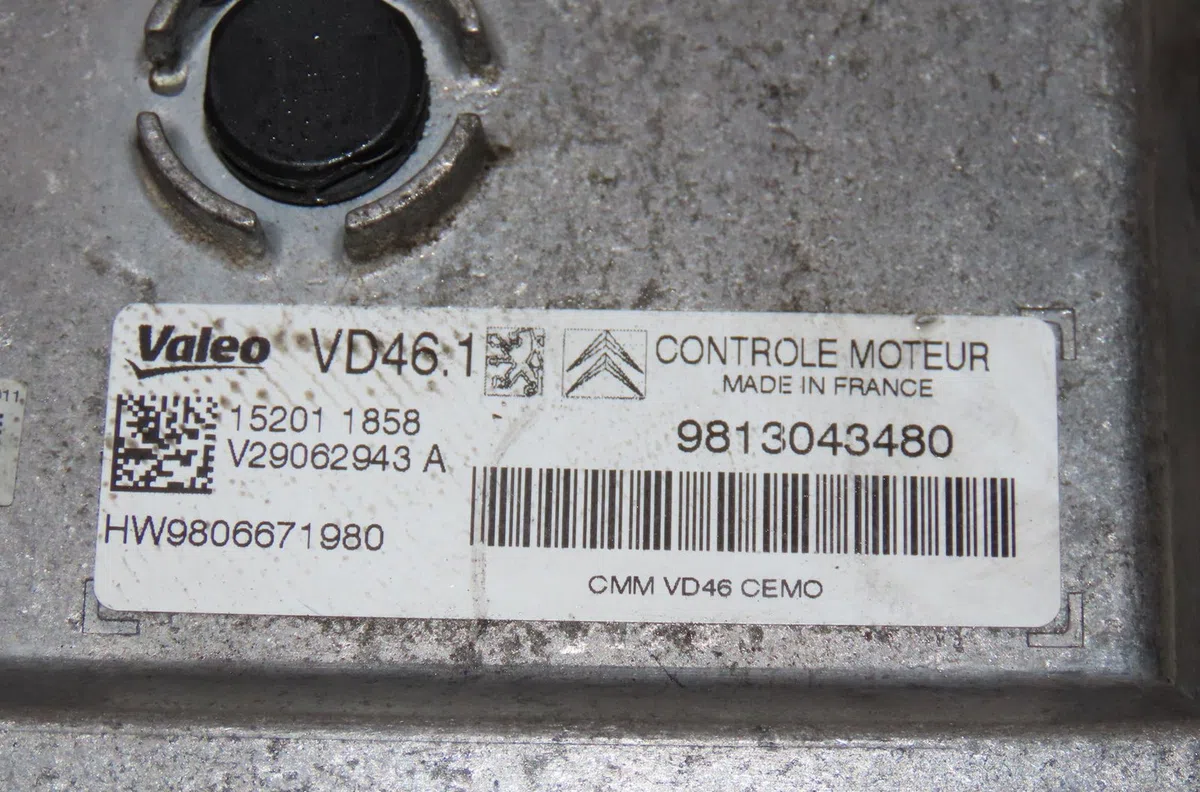 Calculateur moteur Peugeot 3008 Monospace (0U_) 1.2 (2015-2016) occasion — photo 2