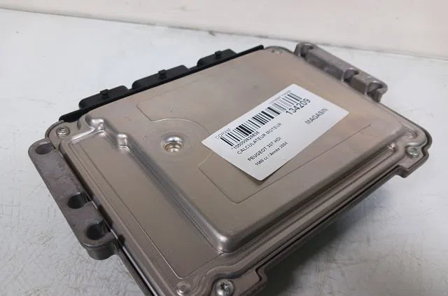 Calculateur moteur Peugeot 307 (3A-C) 1.6 hdi 110 (2004-2009) 5 portes occasion — photo 2