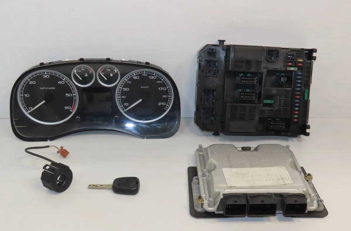 Calculateur moteur Peugeot 307 (3A-C) 2.0 hdi 110 (2000-2007) occasion — photo 2