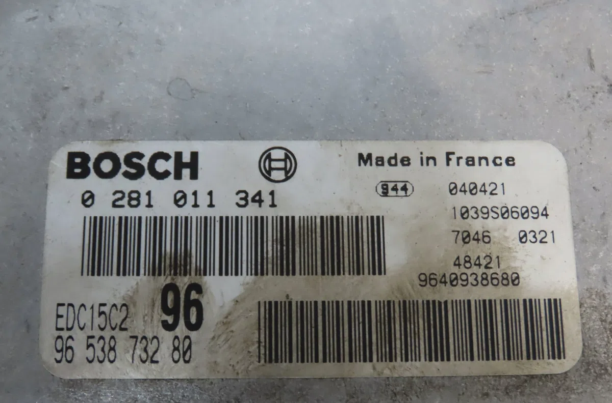 Calculateur moteur Peugeot 307 (3A-C) 2.0 hdi 90 (2000-2007) 5 portes occasion — photo 4
