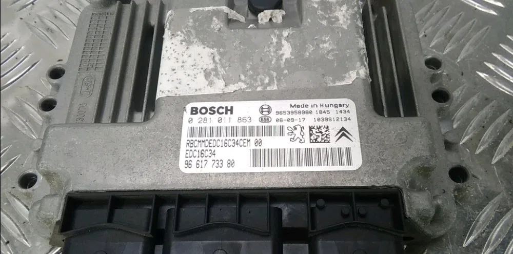 Calculateur moteur Peugeot 307 Break (3E) 1.6 hdi (2005-2008) 5 portes occasion — photo 2