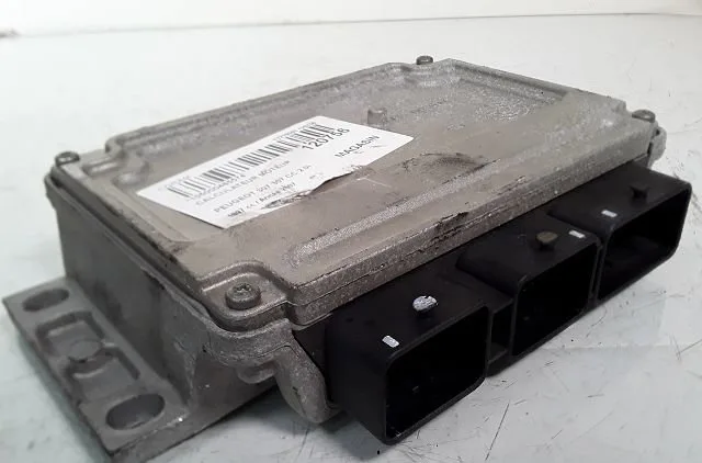 Calculateur moteur Peugeot 307 CC (3B) 2.0 16v (2003-2005) occasion