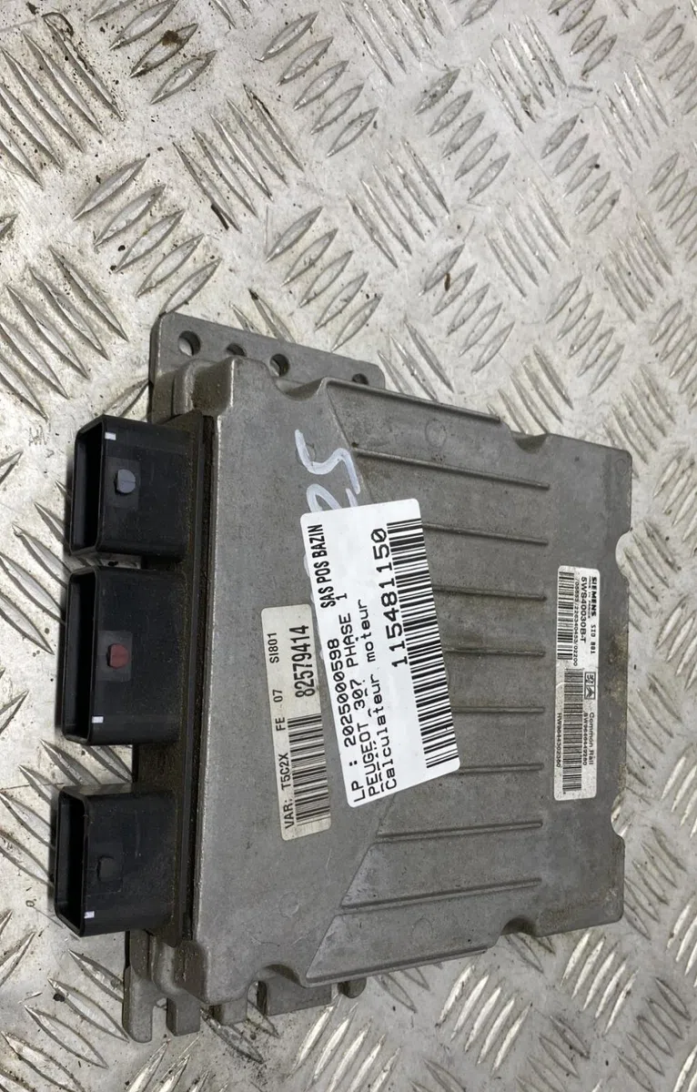 Calculateur moteur PEUGEOT 307 PHASE 1 BREAK occasion — photo 2