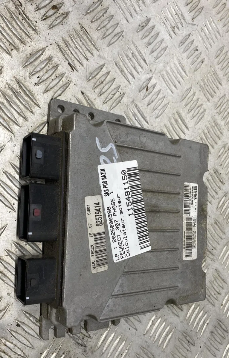 Calculateur moteur PEUGEOT 307 PHASE 1 BREAK occasion — photo 3