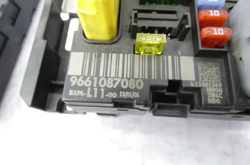 Calculateur moteur PEUGEOT 307 PHASE 2 BREAK occasion — photo 4