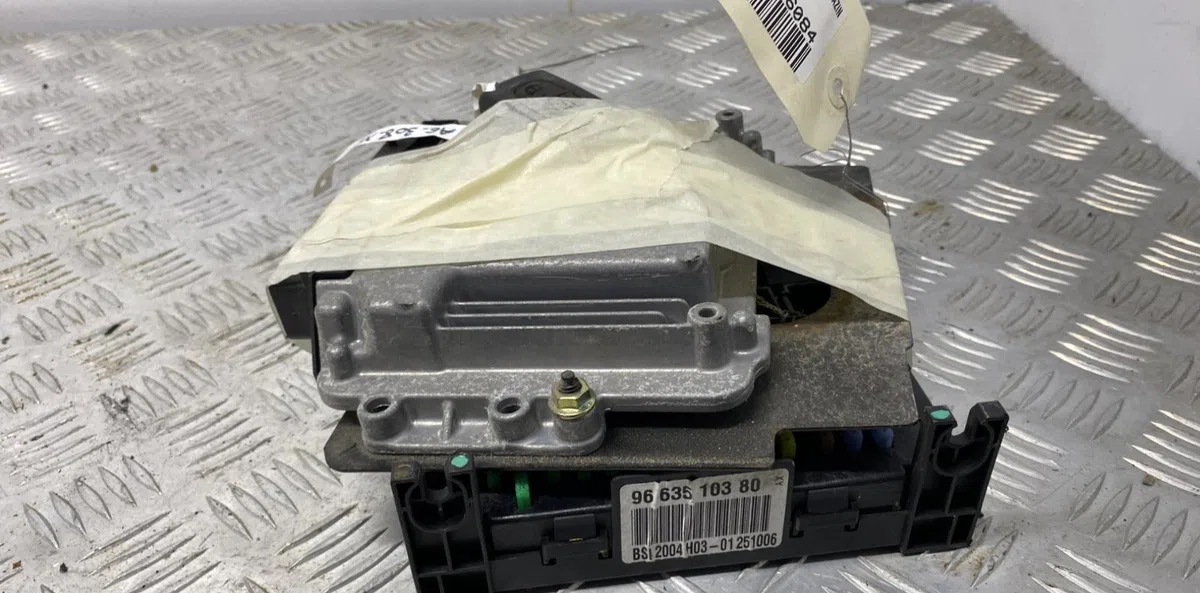 Calculateur moteur PEUGEOT 307 PHASE 2 occasion — photo 2