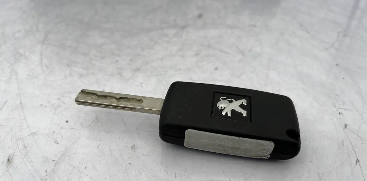 Calculateur moteur PEUGEOT 308 1 PHASE 1 occasion — photo 2