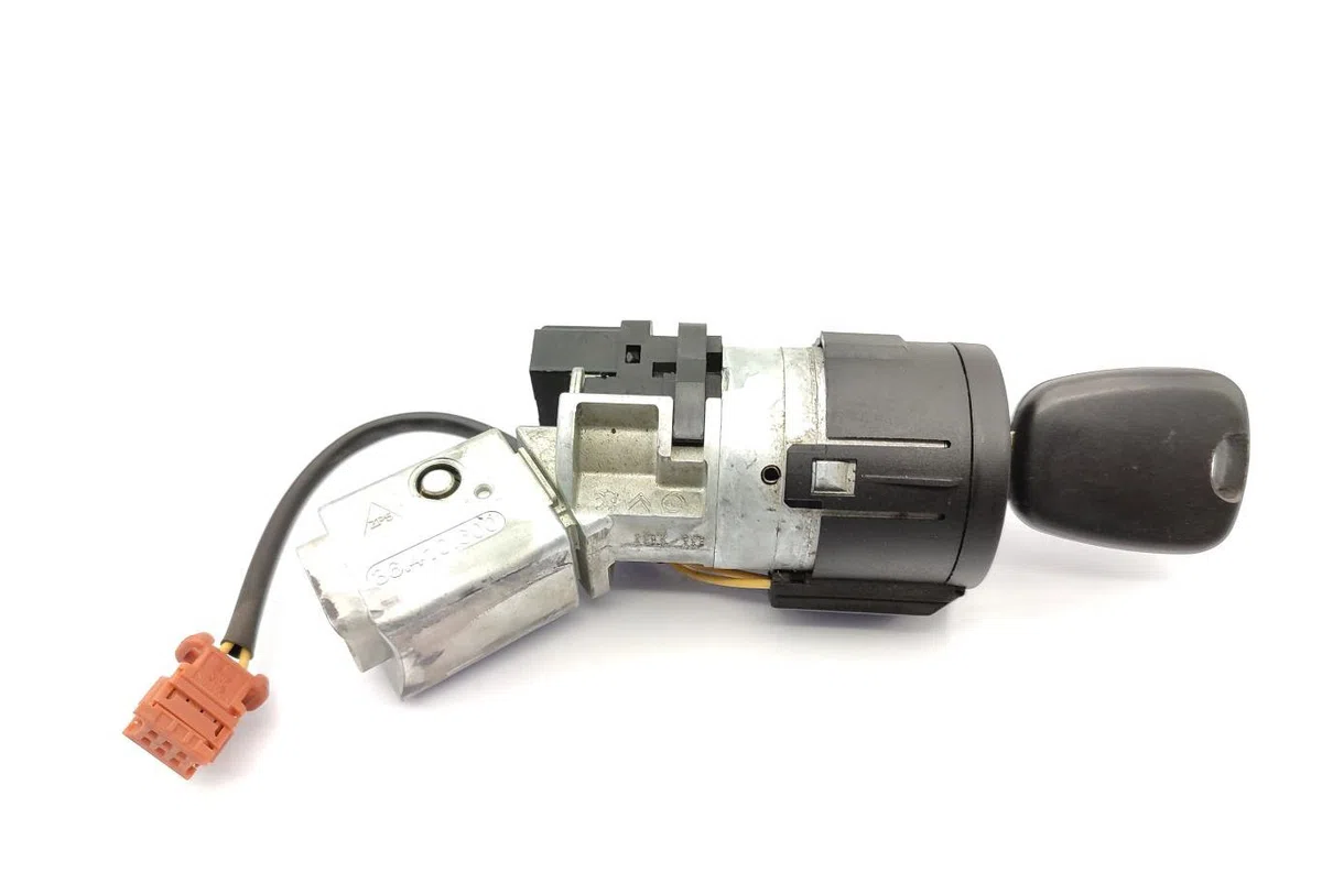 Calculateur moteur PEUGEOT 308 1 SW PHASE 1 BREAK occasion — photo 3