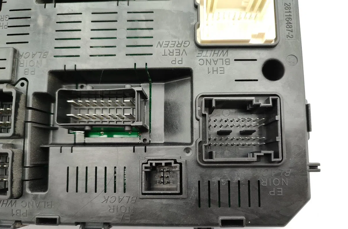 Calculateur moteur PEUGEOT 308 1 SW PHASE 2 BREAK occasion — photo 4