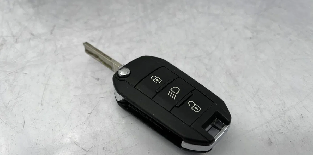 Calculateur moteur PEUGEOT 308 2 PHASE 2 occasion — photo 4