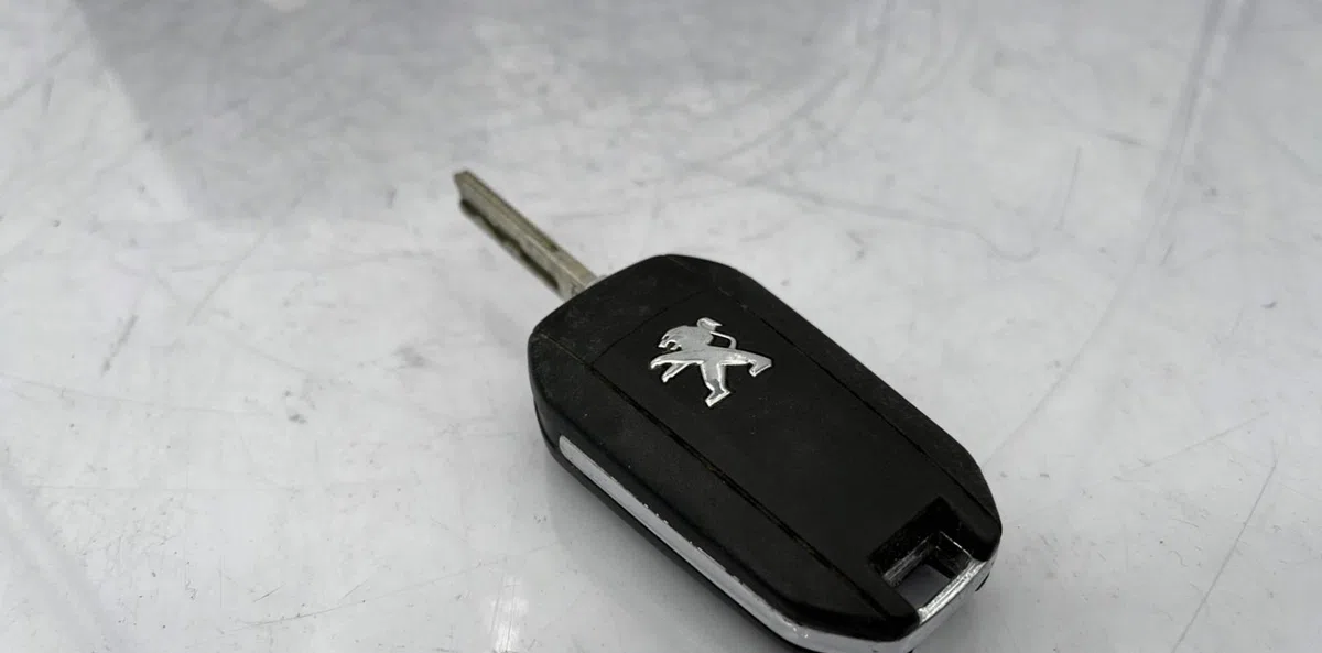 Calculateur moteur PEUGEOT 308 2 SW PHASE 1 BREAK occasion — photo 3