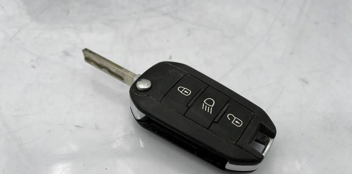 Calculateur moteur PEUGEOT 308 2 SW PHASE 1 BREAK occasion — photo 4