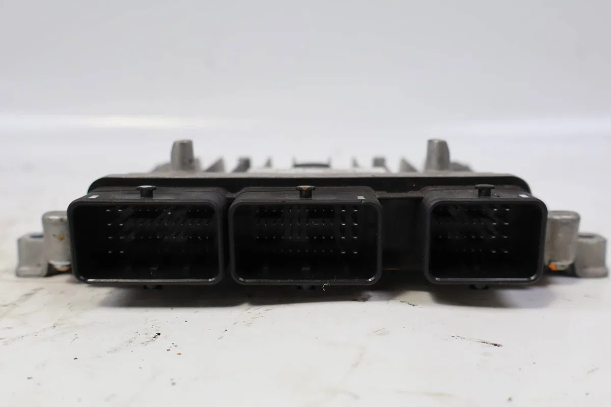 Calculateur moteur Peugeot 308 I (4A_, 4C_) 2.0 hdi (2007-2014) 3 portes occasion — photo 2