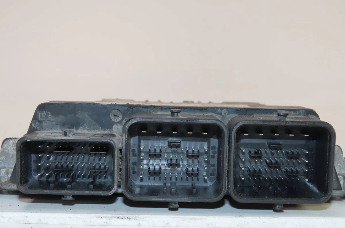 Calculateur moteur Peugeot 308 II (LB_, LP_, LW_, LH_, L3_) 1.6 hdi - bluehdi 115 (2013-2021) 5 portes occasion — photo 4