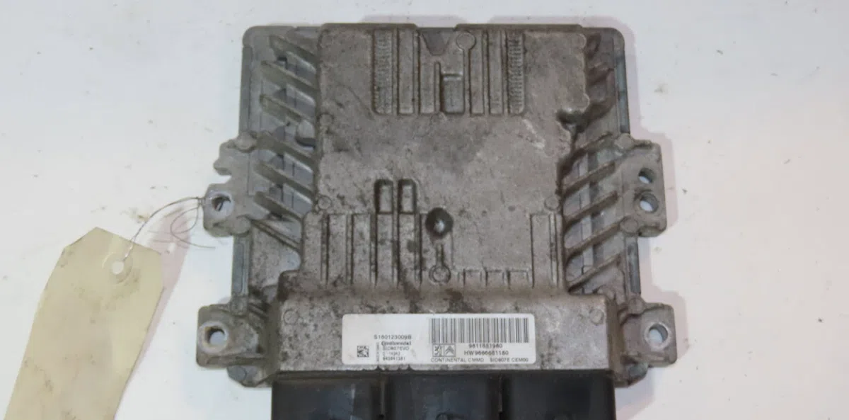 Calculateur moteur Peugeot 308 II (LB_, LP_, LW_, LH_, L3_) 1.6 hdi - bluehdi 115 (2013-2021) 5 portes occasion — photo 2