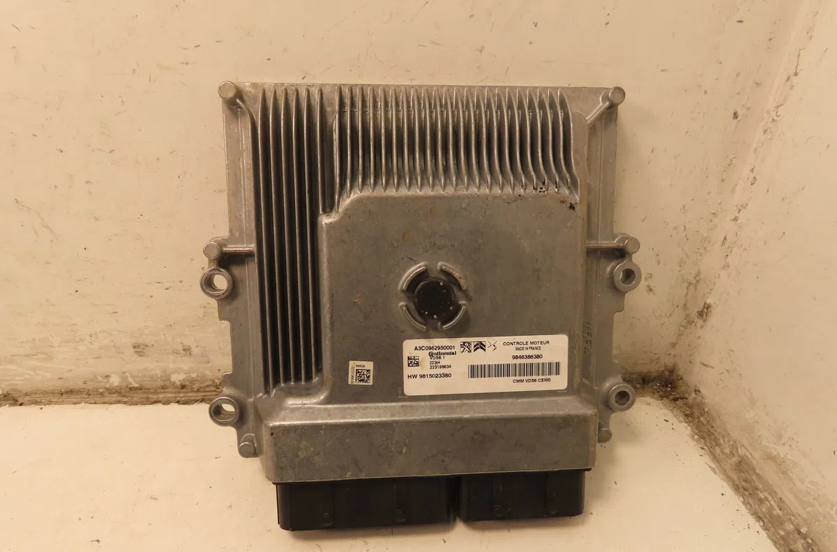 Calculateur moteur Peugeot 308 III (FB_, FH_, FP_, F3_) Puretech 130 (fphnsl, fphnst) (2021) occasion — photo 2