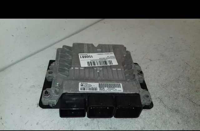 Calculateur moteur PEUGEOT 308 occasion — photo 4