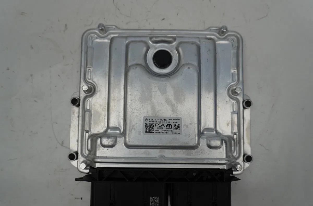 Calculateur moteur Peugeot 308 SW III (FC_, FJ_, FR_, F4_) Puretech 136 (frhpyc) (2023) occasion — photo 2