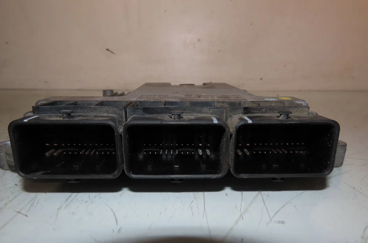 Calculateur moteur PEUGEOT 4007 2008 occasion — photo 2