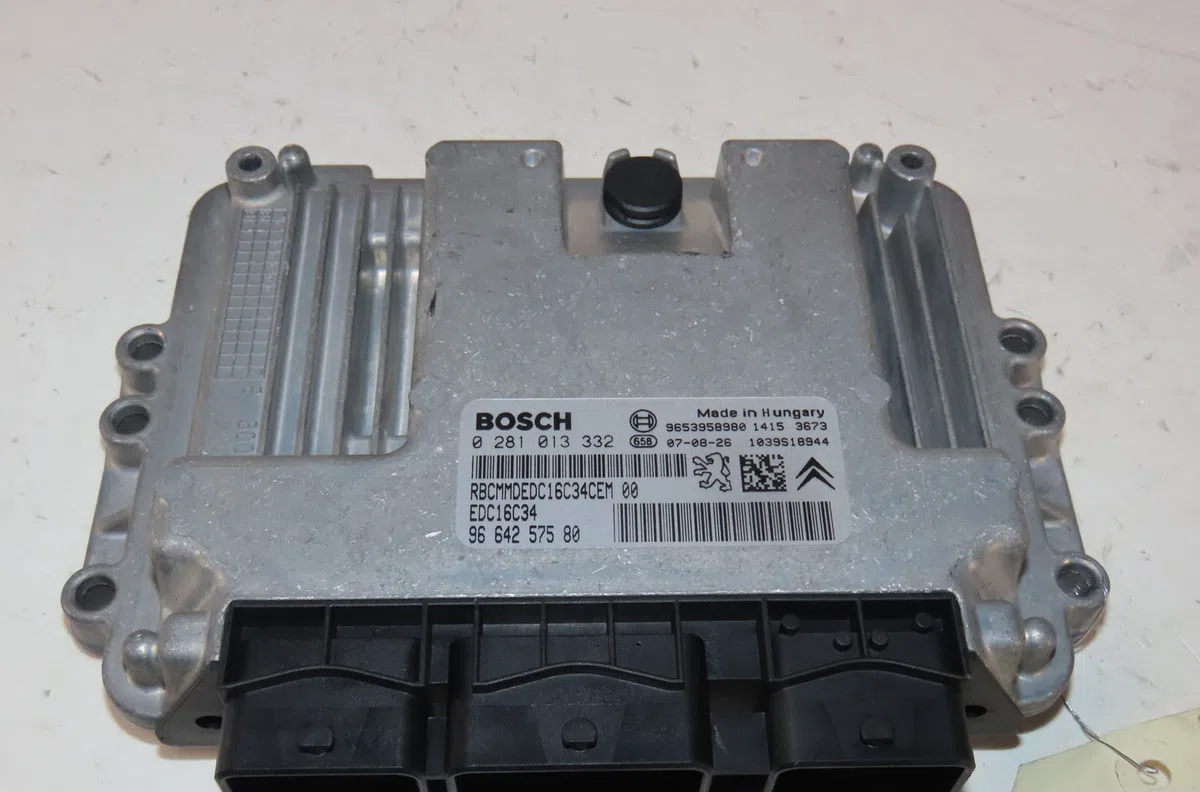 Calculateur moteur Peugeot 407 (6D_) 1.6 hdi 110 (6d9hzc, 6d9hyc) (2004-2010) occasion — photo 2