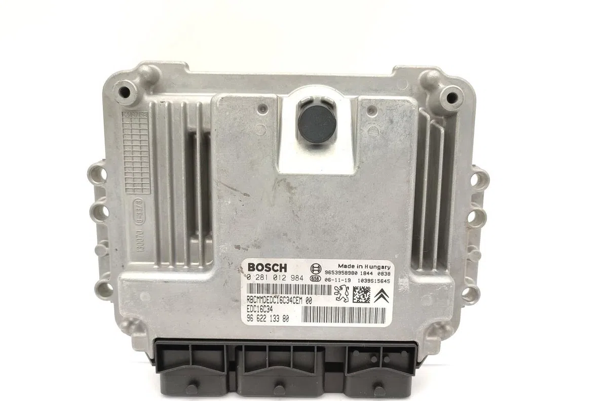 Calculateur moteur PEUGEOT 407 PHASE 1 BREAK occasion — photo 3