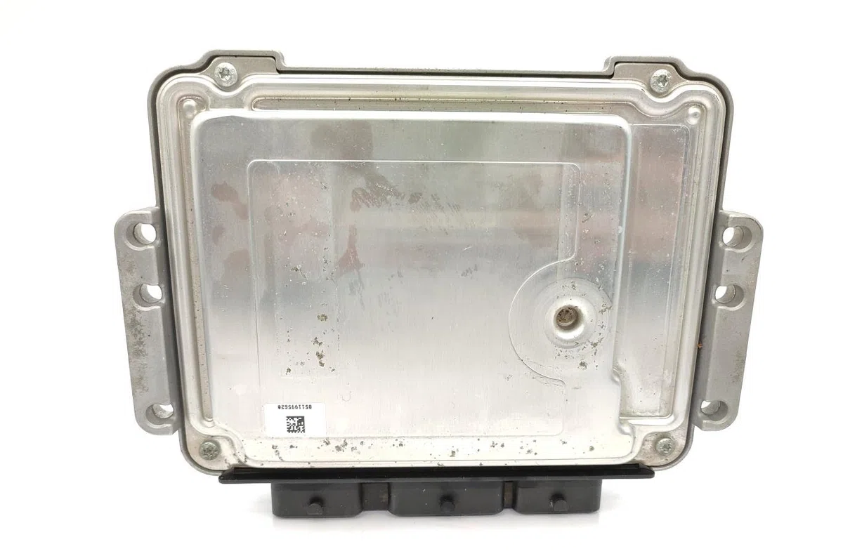 Calculateur moteur PEUGEOT 407 PHASE 1 BREAK occasion — photo 4