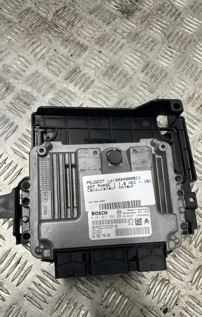 Calculateur moteur PEUGEOT 407 PHASE 1 occasion — photo 2