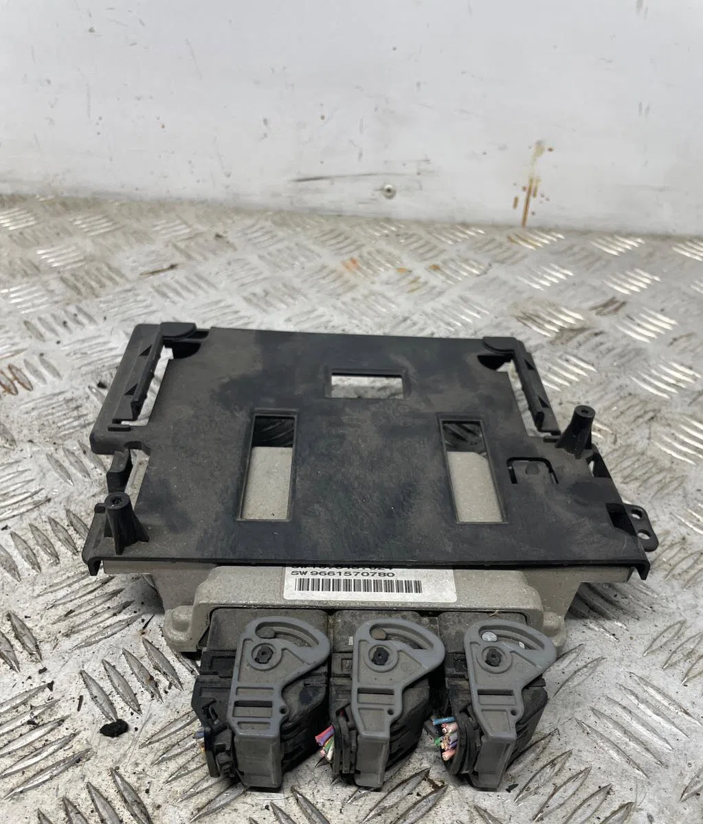 Calculateur moteur PEUGEOT 407 PHASE 1 occasion — photo 3