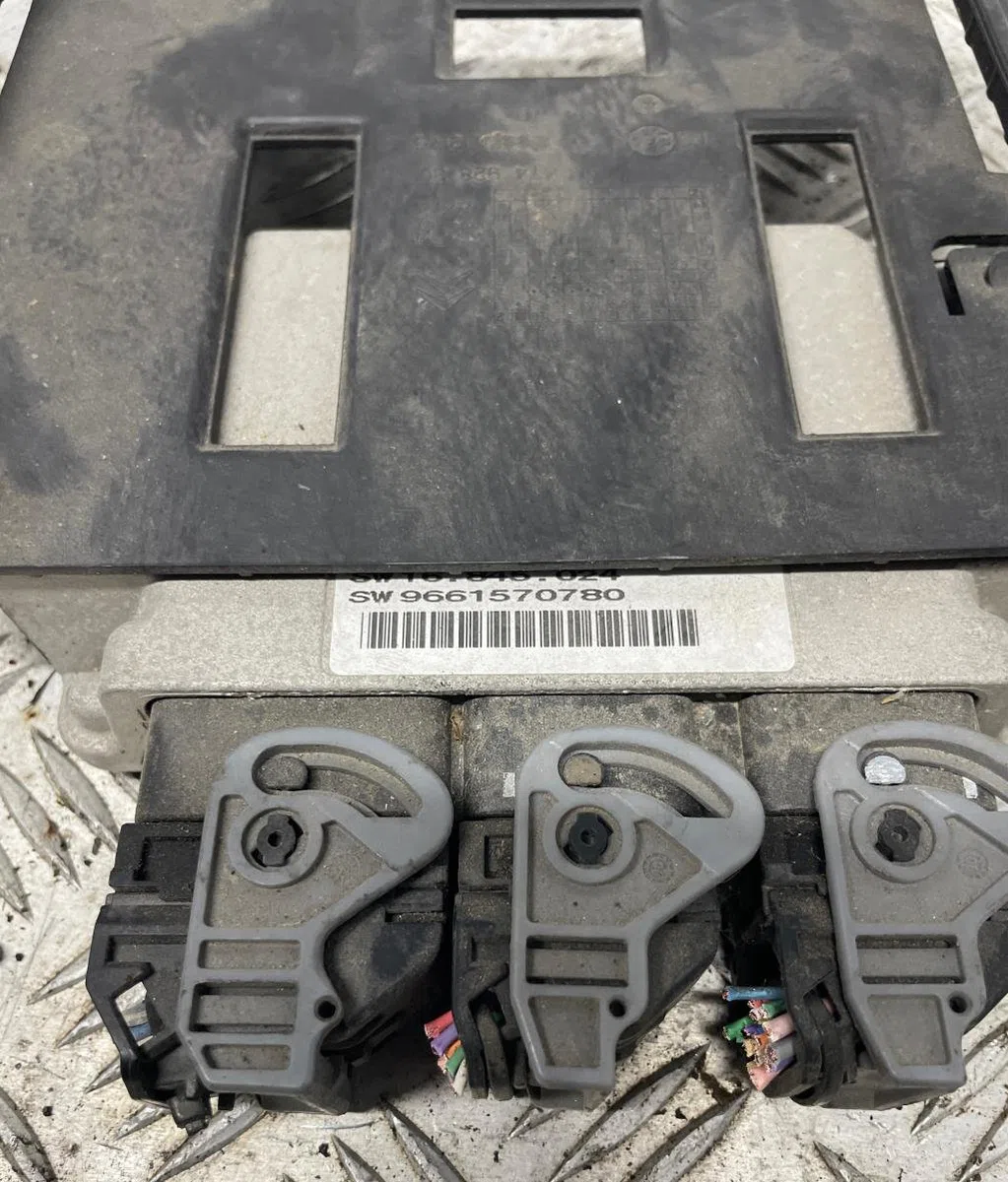 Calculateur moteur PEUGEOT 407 PHASE 1 occasion — photo 4