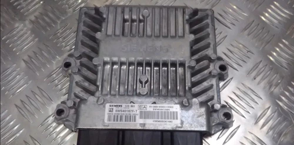Calculateur moteur Peugeot 407 SW (6E_) 2.0 hdi 135 (2004-2010) occasion — photo 2