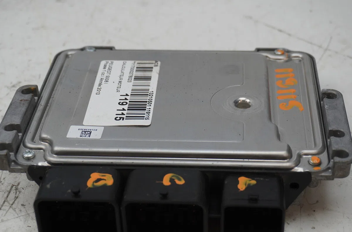 Calculateur moteur Peugeot 5008 (0U_, 0E_) 1.6 16v (2009-2017) occasion — photo 2
