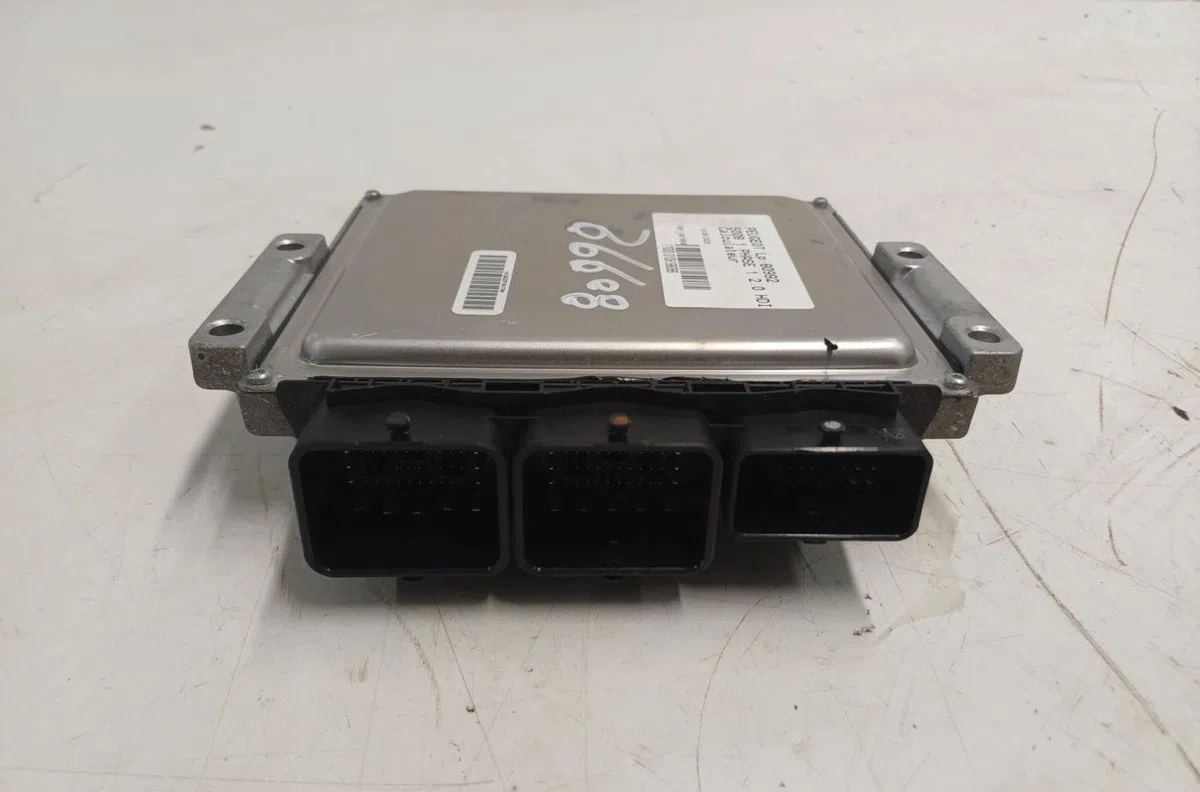 Calculateur moteur PEUGEOT 5008 1 PHASE 1 occasion — photo 3