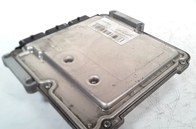 Calculateur moteur Peugeot 607 (9D, 9U) 2.2 hdi (2000-2006) occasion — photo 2