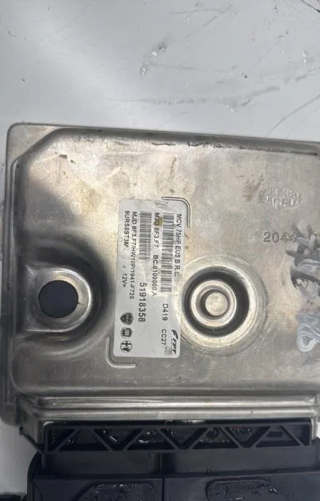 Calculateur moteur PEUGEOT BIPPER occasion — photo 4