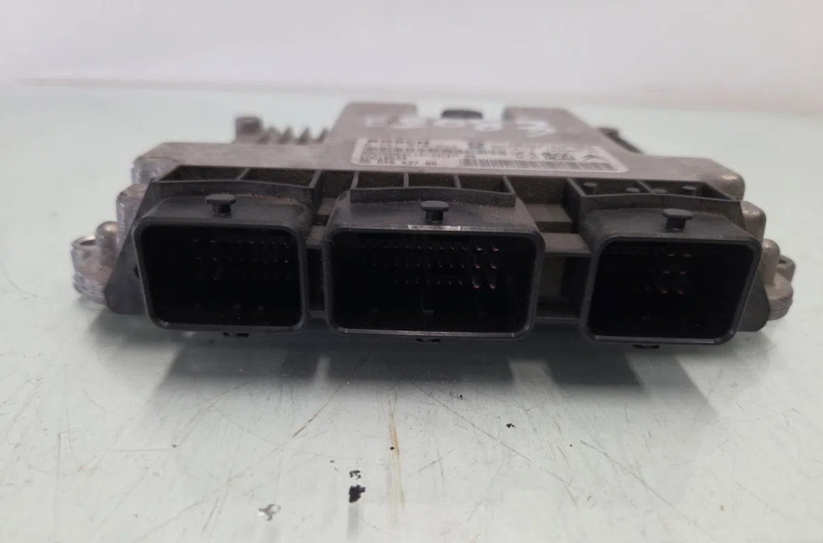 Calculateur moteur PEUGEOT PARTNER 2 PHASE 1 occasion — photo 4