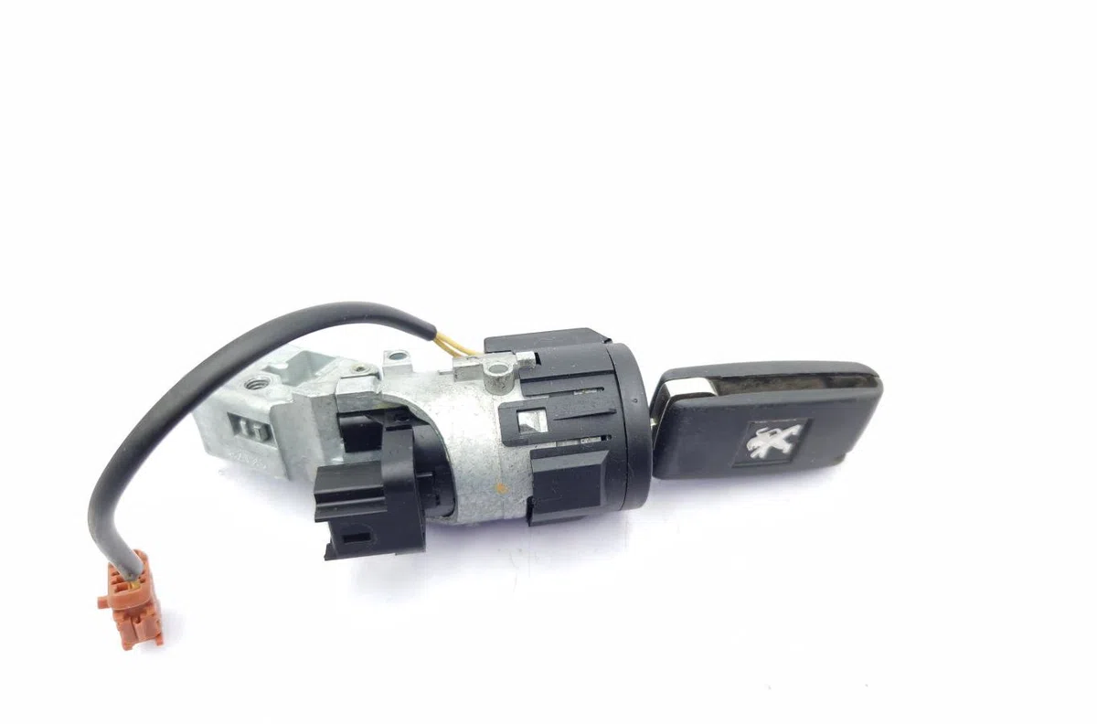 Calculateur moteur PEUGEOT PARTNER 2 PHASE 1 occasion — photo 2