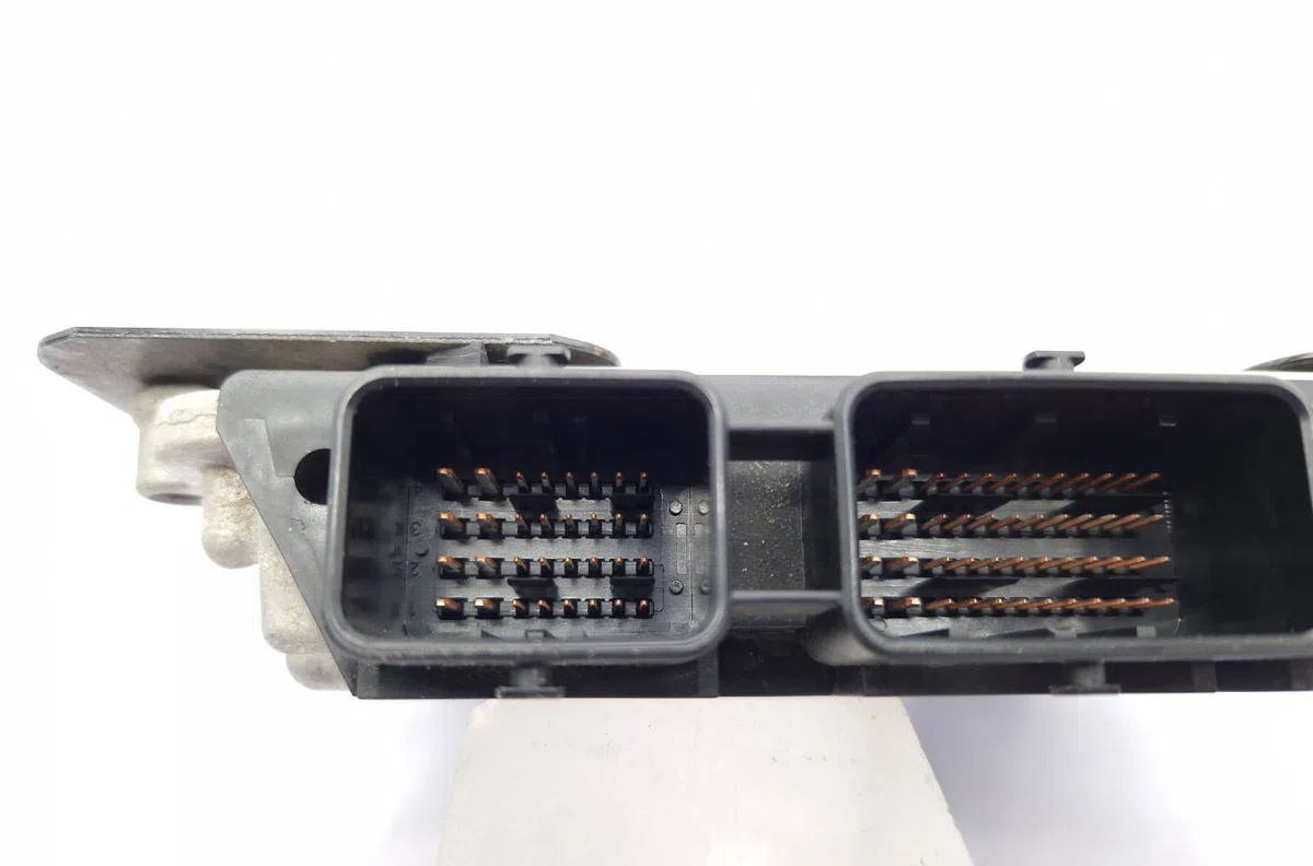 Calculateur moteur PEUGEOT PARTNER 2 PHASE 1 occasion — photo 3