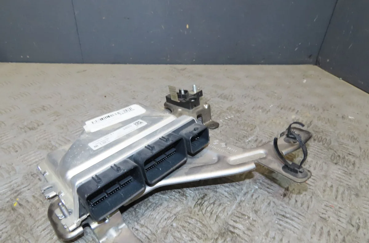 Calculateur moteur Renault AUSTRAL E-tech 200 hybrid (hgm2) (2022) occasion