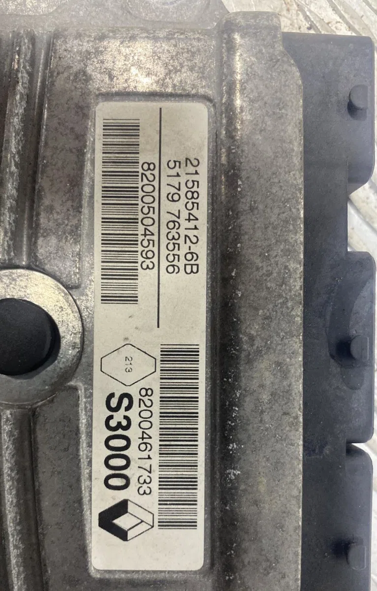 Calculateur moteur RENAULT CLIO 3 PHASE 1 occasion — photo 3