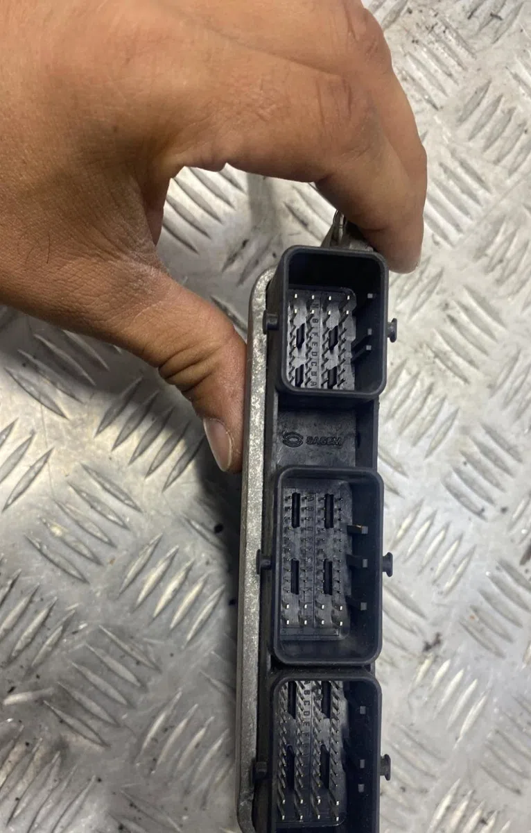 Calculateur moteur RENAULT CLIO 3 PHASE 1 occasion — photo 4