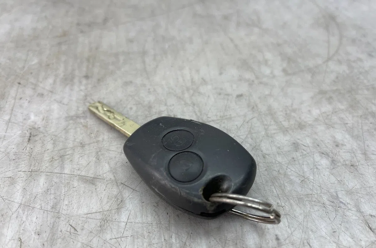Calculateur moteur RENAULT CLIO 3 PHASE 2 occasion — photo 3