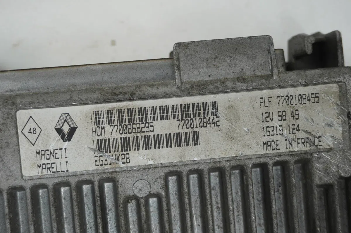 Calculateur moteur Renault CLIO I (B-C57_, 5-357_) 1.2 (5-357y, 5-357k) (1996-1998) occasion — photo 4
