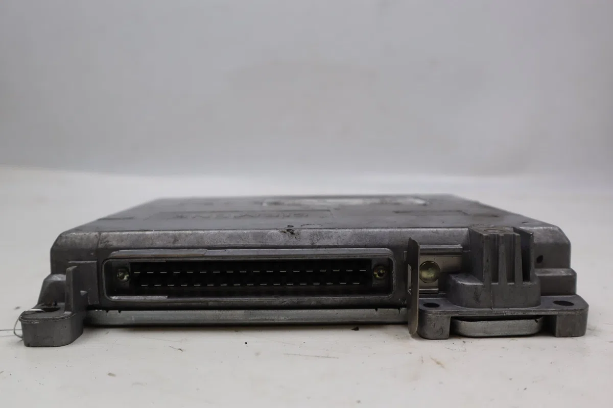 Calculateur moteur Renault CLIO I (B-C57_, 5-357_) 1.2 (b-c-s57a, b-c57s, 5-357f, 5-357j, 5-357l, 5-357r) (1990-1998) 5 portes occasion — photo 2