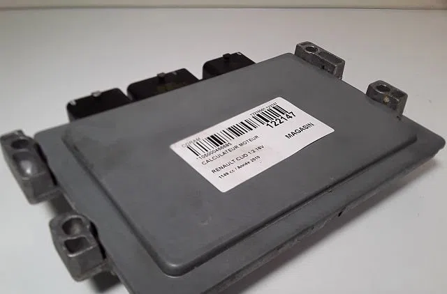 Calculateur moteur Renault CLIO II (BB_, CB_) 1.2 16v (bb05, bb0w, bb11, bb27, bb2t, bb2u, bb2v, cb05,... (2001-2016) 3 portes occasion — photo 2